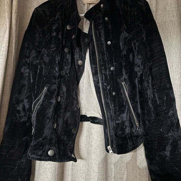 🌟 Free People Cropped Velvet Jacket 🌟 - Picture 5 of 8